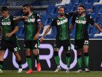 gelandang-sassuolo-domenico-berardi-dari-italia-r-merayakan-setelah-mencetak-gol.jpg