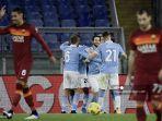gelandang-spanyol-lazio-luis-alberto-cr-belakang-merayakan-gol-kedua-lazio.jpg