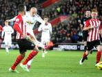 gelandang-swansea-jonjo-shelvey_20150202_013712.jpg