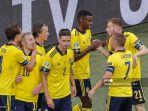 gelandang-swedia-emil-forsberg-2l-merayakan-dengan-rekan-satu-timnya-setelah-mencetak-gol-ke-2.jpg