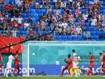 gelandang-swiss-denis-zakaria-saat-melakukan-gol-bunuh-diri-menghadapi-spanyol-di-euro-2021.jpg