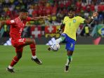 gelandang-swiss-djibril-sow-hadang-fred_20221128_232508.jpg