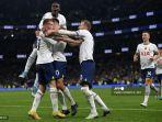 gelandang-tottenham-hotspur-rodrigo-bentancur-merayakan-dengan-rekan-satu-timnya.jpg
