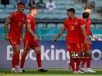 gelandang-wales-kieffer-moore-kiri-merayakan-golnya.jpg