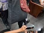 Penampilan Berbeda Nadiem saat Hadiri Sidang Tuntutan, Kaki Kiri Eks Menteri Menjadi Pusat Tatapan
