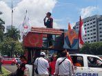 gelar-aksi-di-dpr-dukung-mahfud-md-nih3.jpg