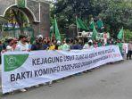 gelar-aksi-di-kejagung-pp-himmah-minta-kasus-korupsi-proyek-bts-kominfo-diusut-tuntas.jpg