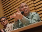 gelar-barang-bukti-ott-anggota-dprd-banten_20151203_220004.jpg