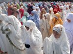 gelar-salat-gaib-untuk-adang-joppy-korban-jatuhnya-crane_20150915_155937.jpg