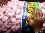 gelaran-op-bawang-putih-di-pasar-baru-bandung_20190511_075842.jpg