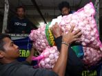 gelaran-op-bawang-putih-di-pasar-baru-bandung_20190511_080110.jpg