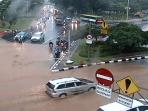 genangan-air-di-depan-istana-merdeka-jakarta-sore-tadi_20160209_201258.jpg