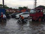 genangan-air-di-jalan-kaligawe-raya-genuk-kota-semarang-tepatnya-di-depan-rsi-sultan-agung.jpg