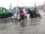 genangan-air-hujan-di-regency-akibat-hujan-deras_20210810_164758.jpg