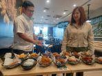 general-manager-wingstop-indonesia-gustain-syakie-ingrid-gani-marketing-senior-manager.jpg