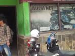 geng-motor-yang-tidak-diketahui-berasal-dari-mana-mengacak-ngacak-sebuah-warnet_20160906_142118.jpg