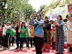 gerakan-1000-perempuan-merawat-lingkungan-dan-peduli-bencana-di-tugu-proklamasi-jakarta_20171014_173018.jpg