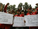 gerakan-buruh-jakarta-demo-tolak-omnibus-law_20200311_192700.jpg