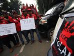 gerakan-buruh-jakarta-demo-tolak-omnibus-law_20200311_193917.jpg