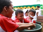 gerakan-mencuci-tangan-pakai-sabun-sedunia-di-pontianak_20151118_192733.jpg