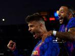 gerard-pique-kiri-merayakan-dengan-rekan-setimnya-barcelona.jpg