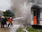 gerbong-kereta-api-terbakar_20160825_153826.jpg