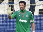 gianluigi-buffon-hoppppp_20160210_151939.jpg