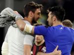 gianluigi-donnarumma-dan-gianluigi-buffon_20161225_111444.jpg