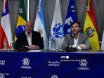 gianni-infantino-kiri-berbicara-di-samping-presiden-conmebol-paraguay-alejandro-dominguez.jpg