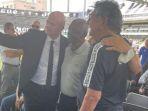 gianni-infantino-mendapat-kecaman-seusai-melakukan-selfie-di-depan-peti-jenazah-pele.jpg