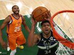 giannis-antetokounmpo-34-dari-milwaukee-bucks.jpg