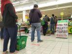 giant-dan-hero-supermarket-memberlakukan-social-distancing.jpg