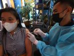 giat-vaksin-booster-di-pasar-induk-kramatjati_20220406_183417.jpg