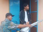 gibran-rakabuming-saat-blusukan-di-kampung-joho-manahan-solo-di-tengah-hujan.jpg