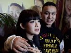 gilang-dirga-dan-istri_20181002_020135.jpg