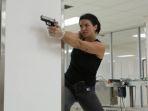 gina-carano-dalam-film-in-the-blood-2014.jpg