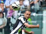 giorgio-chiellini-nendang-bolaaa.jpg