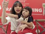 gisell-dan-gempi-jadi-pelayan-sehari-gulu-gulu_20180323_231703.jpg