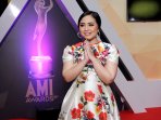 gita-gutawa-hadiri-ami-awards-2016_20160930_163838.jpg