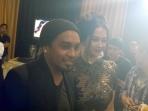 glenn-fredly-dan-aura-kasih-gandengan_20150519_125112.jpg