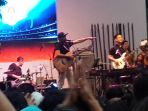 glenn-fredly-hibur-pengujung-zona-inspirasi_20181012_193455.jpg