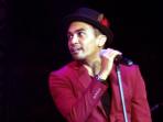 glenn-fredly-pakai-jas-merah-di-konser_20151018_150545.jpg