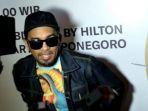 glenn-fredly-saat-diwawancarai-usai-jumpa-pers-konser-like-never-before.jpg