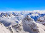 gletser-gunung-everest-mencair-mayat-para-pendaki-tiba-tiba-bermunculan.jpg