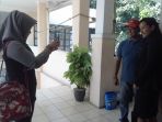gloria-natapradja-hamel-diajak-selfie-oleh-tamu-undangan_20170726_115311.jpg