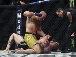 glover-teixeira-ketika-menghajar-anthony-smith.jpg