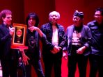 god-bless-band-legendaris-anugerah-bhakti-musik-indonesia-2020_20200312_173001.jpg