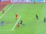 gol-kontroversial-persija-oleh-michael-krmencik.jpg