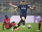 gol-salah-dan-firmino-benamkan-inter-milan-di-giuseppe-meazza_20220217_060132.jpg