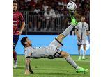 gol-tendangan-salto-messi.jpg